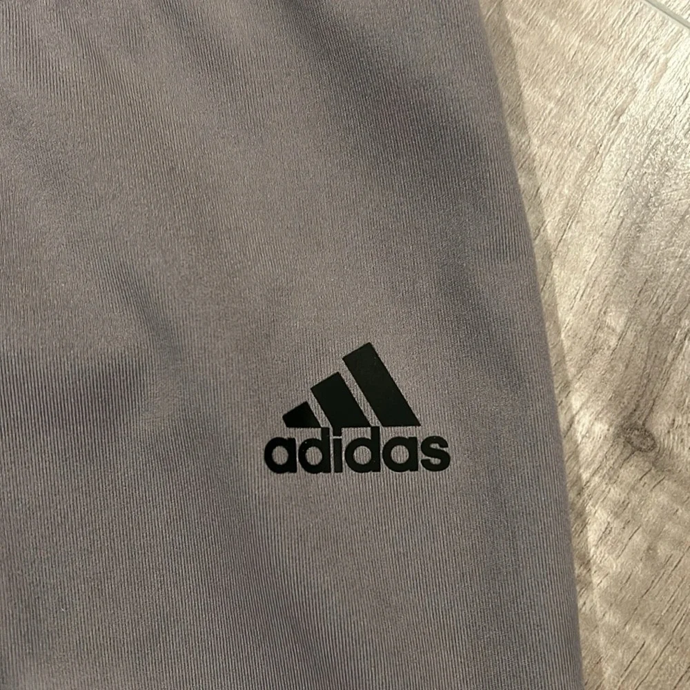 Adidas Women's Aeroready Size XS Gray Capri Leggings - Picture 2 of 5